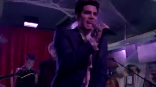 ادام لمبرت در سریال Pretty little liars