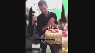 یه جشن دیگه از تولد باریش اردوچ ک برای سی سالگیش گرفتن♡♡