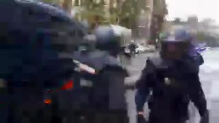 رفتار به جا و درست شهربانان اسپانیا با جدایی‌خواهان